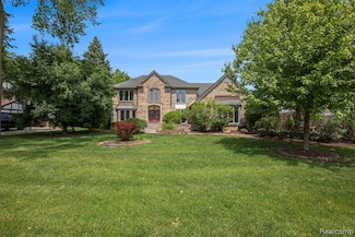 1717 Brandywine Dr, Bloomfield Hills, MI 48304