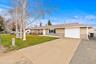 210 Urban Ave, Naches, WA 98937