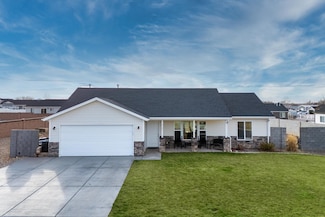 4281 N High Noon St, Enoch, UT 84721