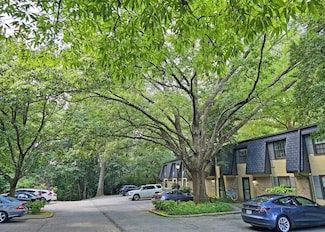 226 Triumph Dr NW, Atlanta, GA 30327