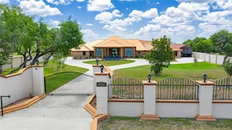 221 W Sage Rd, Kingsville, TX 78363
