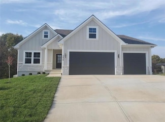 1212 SW 5th St, Oak Grove, MO 64075