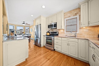16 Gibbs Rd, Amityville, NY 11701