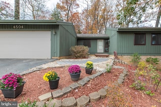 4504 Wakefield Dr, Annandale, VA 22003
