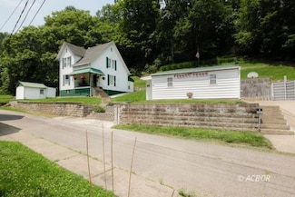 404 Fisher St, Middleport, OH 45760