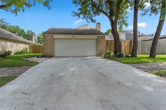 11011 Bandlon Dr, Houston, TX 77072