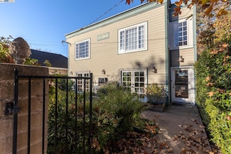 54 Railroad Ave, Richmond, CA 94801