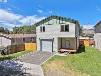 911 Poplar Dr, Dallesport, WA 98617