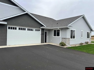 3110 3110 Bassett Dr, Mankato, MN 56001