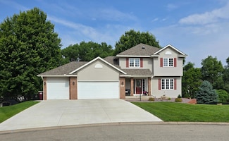 100 Barkley Cir W, Cannon Falls, MN 55009