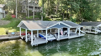 657 King Beach Dr, Howard, OH 43028