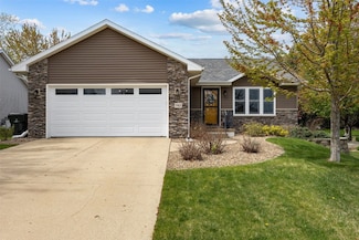 942 71st St NE, Cedar Rapids, IA 52402