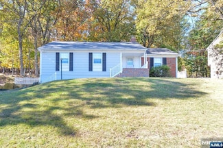 207 Degray St, North Haledon, NJ 07508