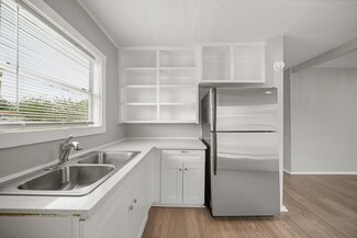 1723 W 5th St, Freeport, TX 77541