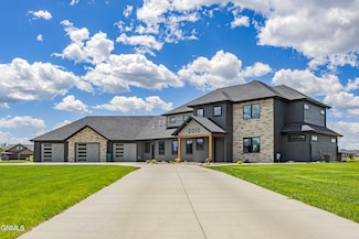 6016 Tranquil Cir, Bismarck, ND 58503