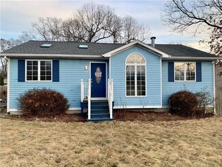 44 Crestwood Dr, West Warwick, RI 02893
