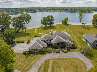 43535 Carla Dr, Paw Paw, MI 49079