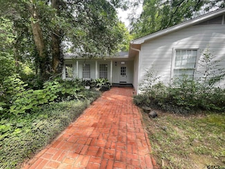 1106 E Redbud Ave, Crockett, TX 75835