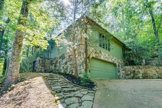 6820 Ivanwood Dr, Hixson, TN 37343