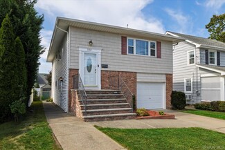 2282 Saratoga St, Oceanside, NY 11572