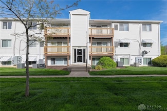 2235 Coach Dr, Dayton, OH 45440
