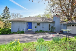 W182N5902 Spruce Ln, Menomonee Falls, WI 53051