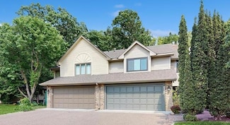 8947 Preserve Blvd, Eden Prairie, MN 55347