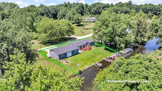 2935 Shady Dr, Osseo, MI 49266
