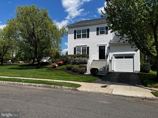 124 Arrowhead Dr, Burlington, NJ 08016