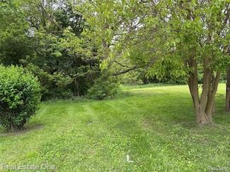 119 W Kennett Rd, Pontiac, MI 48340