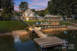 153 Bluewing Ln, Mooresville, NC 28117