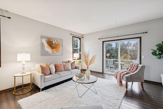 9580 Madison Dr Unit 4, Chanhassen, MN 55317