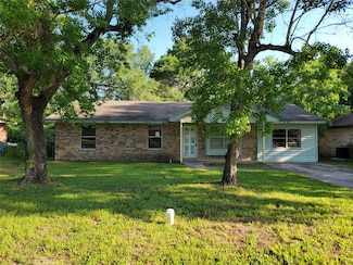 203 N Forest Dr, Willis, TX 77378