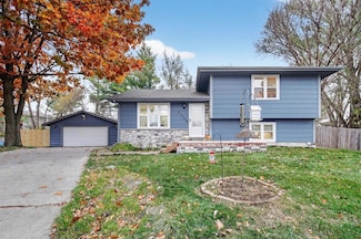 2218 E Caulder Ct, Des Moines, IA 50320