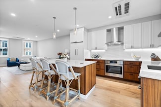 471 Hanover St Unit 4, Boston, MA 02113