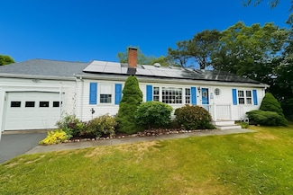 8 Jasmine Ln, Hyannis, MA 02601