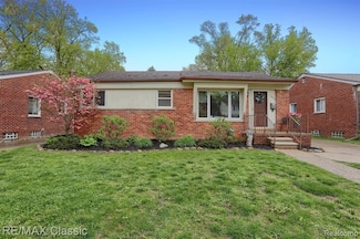 2912 Maplewood Ave, Royal Oak, MI 48073