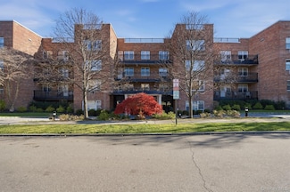 25 Chapel Place Unit 1B, Great Neck, NY 11021