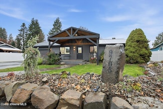 9705 N Meadow Way, Hayden, ID 83835
