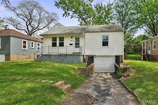 2057 Coleridge Dr, Saint Louis, MO 63136