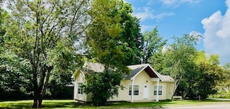 235 W 7th St, Fayetteville, AR 72701
