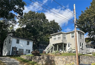 21 Plymouth St, East Greenwich, RI 02818