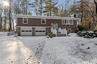 17 Ernest Rd, North Scituate, RI 02857
