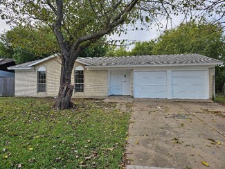716 S Deerfield Cir, Arlington, TX 76015