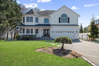 25 Sycamore Ave, Bethpage, NY 11714
