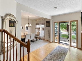 630 Carver Bluffs Pkwy, Carver, MN 55315