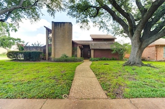 12530 Olympia Dr, Houston, TX 77077