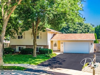 4750 Crest Ct, Waukegan, IL 60087