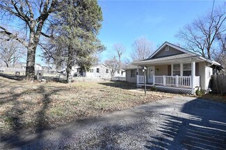 2415 S Vermont Ave, Independence, MO 64052