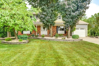 3 Oakey Dr, Kendall Park, NJ 08824